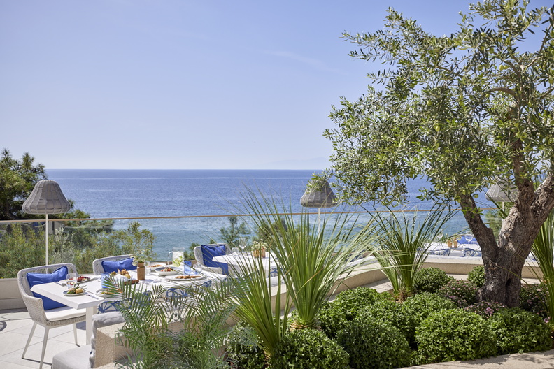 Tiara Holidays - Ikos Oceania - ouzo restaurant
